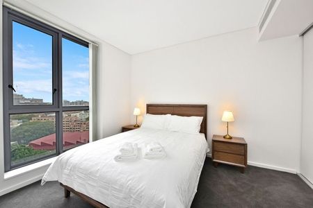 Unbeatable location from amazing fully furnished Darling Harbour apartment - Photo 4