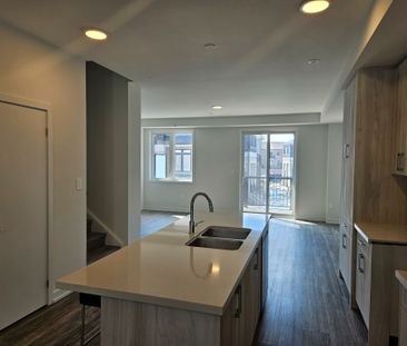 For Lease - 8 Lewis Craigie Lane, Richmond Hill, Ontario - Photo 6