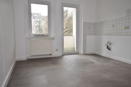 3 Zimmer • Balkon • Laminat • Tageslichtbad mit Wanne • Stellplatz • Tageslichtbad • jetzt mieten!? - Photo 2
