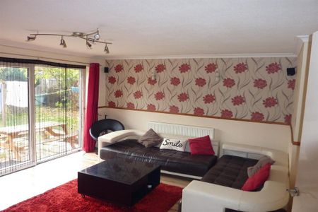4 bedroom terraced house to rent - Photo 3