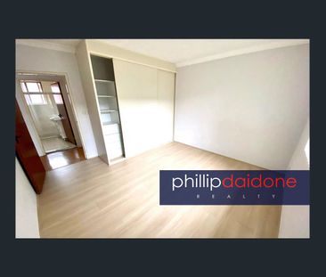 CONVENIENT.... Near Train station and Shops. - Photo 4