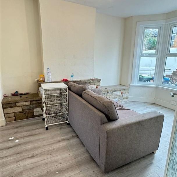 Clive Road, Enfield EN1, London - Photo 1