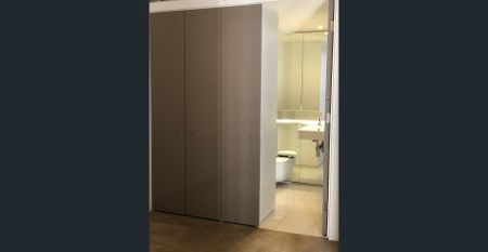 Large & Cozy 1 bedroom in a Dual Key Apartment - Photo 4