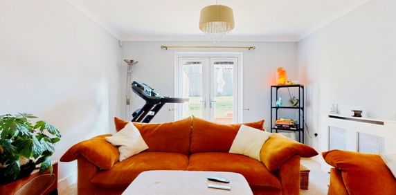 6 bedroom detached house to rent - Photo 2