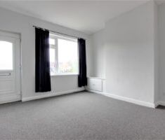 2 BEDROOM House - Terraced - Photo 2