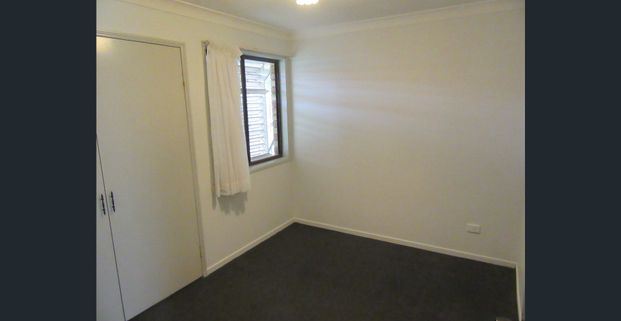 Spacious 3 bedroom duplex Close to Local Schools and Transport - Photo 1