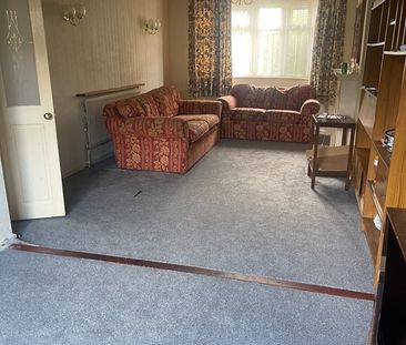 3 Bed Detached House, Lynmouth Drive, LE18 - Photo 2