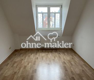 Gemütliche, sonnige 2-Zimmer-Dachgeschosswohnung mit Einbauküche un... - Photo 2