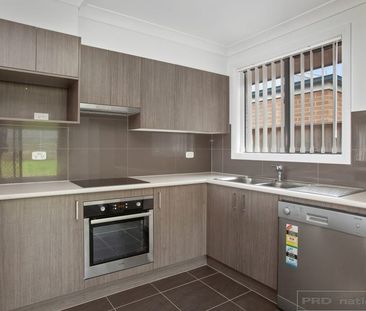 8 Lapwing Street, Aberglasslyn NSW 2320 - House For Rent | Domain - Photo 6