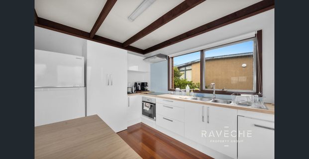 Beautiful Family Home With Jaw Dropping Views! - Photo 1