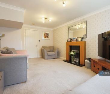 2 bedroom semi-detached house to rent - Photo 6