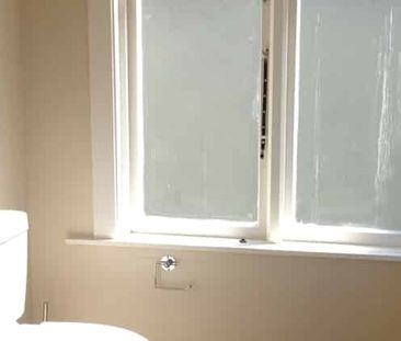 Spacious Fully Furnished Ensuite Room 3 - Photo 5