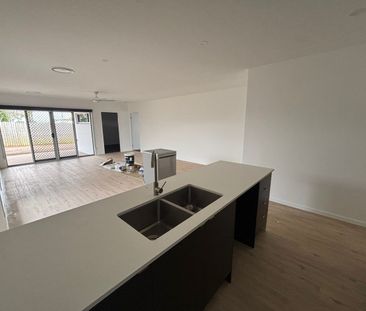 Brand new 4 bedroom home - be the first to occupy! - Photo 6