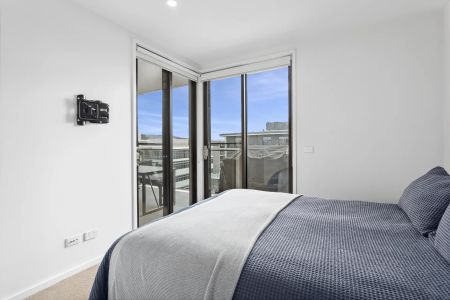 Contemporary Inner-South Lifestyle with Space, Style & Convenience - Photo 3