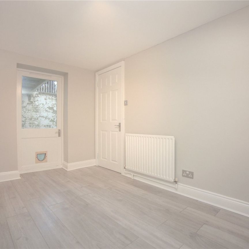 London Road, - Photo 1