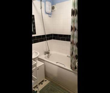 Room in a Shared Flat, Park Road North, W3 - Photo 5