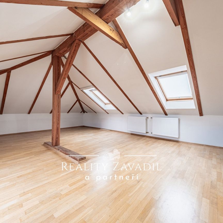 Pronájem rodinného domu 271 m², Na Skalce, Popovičky - Photo 1