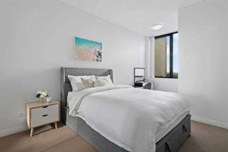 Top Floor Stylish 2 Bedroom Apartment with City Views - Photo 4