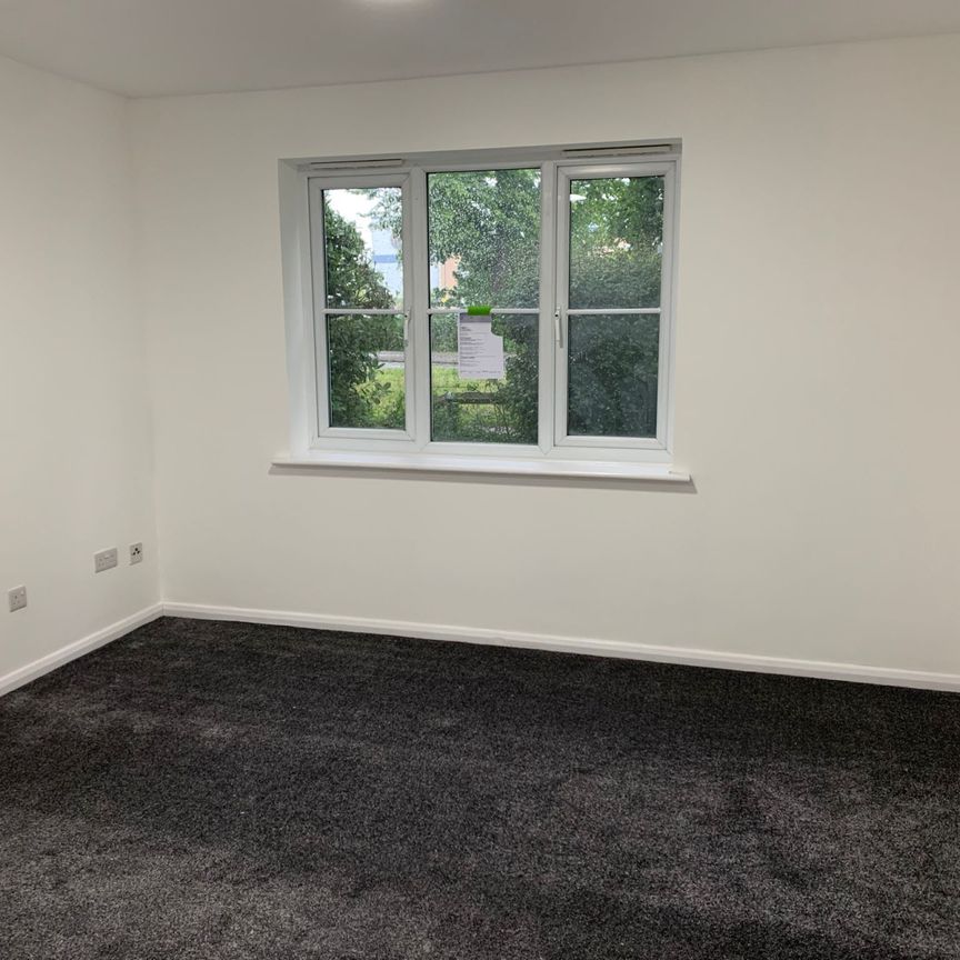 Town Mead, West Green, Crawley - Photo 1