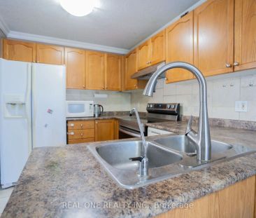 Detached Home For Lease | X8440516 - Photo 6