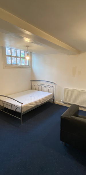 Flat 1, 221 Woodhouse Street, LS6 2UZ, Leeds - Photo 1