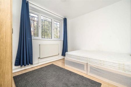 3 bedroom flat to rent - Photo 4