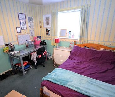 En-suite Room to Let in Spacious, Well Situated 4 Bed Flat to Let i... - Photo 5
