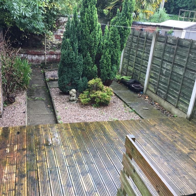 1 bedroom in a house share to rent - Photo 1