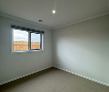 10 Buttercup Crescent, Armstrong Creek VIC 3217 - House For Rent | ... - Photo 5