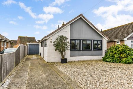 3 bedroom detached bungalow to rent - Photo 4