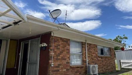 Renovated 4 Bedrooms & 1.5 Bathrooms In Handy ... - Photo 4