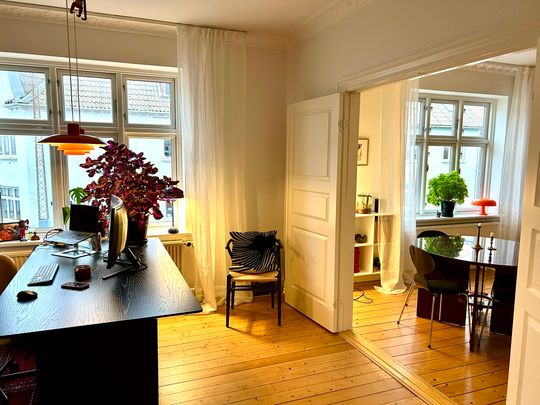 Rummelig og superflot 3 værelses lejlighed på attraktiv beliggenhed i Aalborg - Foto 1