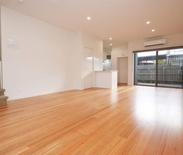 2/16 Clunes Street, Kingsbury VIC 3083 - Townhouse For Rent | Domain - Photo 2