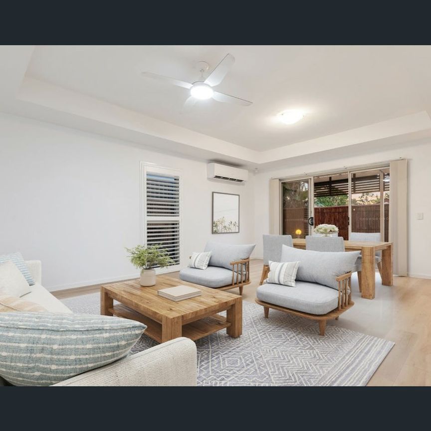 Three levels of Boutique Townhouse Living Moments from the Bay - Photo 1