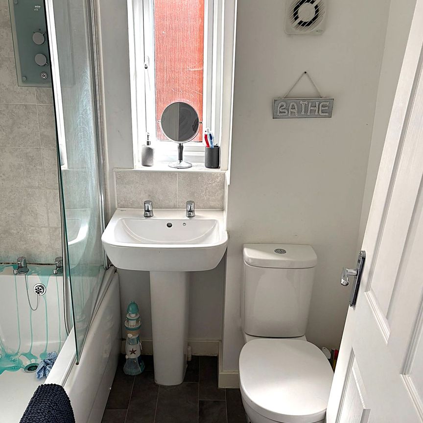 £1,300 PCM, Two Bedroom End of Terrace House with Off-Road Parking and Enclosed Garden in Ffordd Crabtree, Old St. Mellons, Cardiff, CF3 6AN - Photo 1