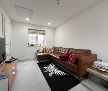 4 bed terraced house to rent in Whitethorn, Shinfield, Reading, Ber... - Photo 2