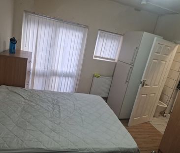 Room in a Shared House, House End Terraced, L4 - Photo 1