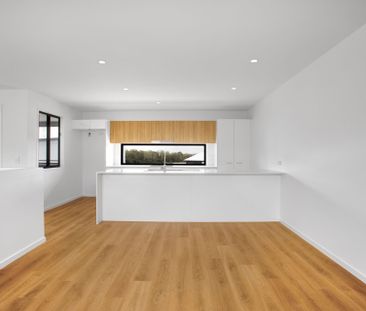 Brand New Modern Townhouse in Fantastic Location&excl; - Photo 1