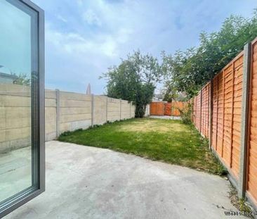 3 bedroom property to rent in London - Photo 2