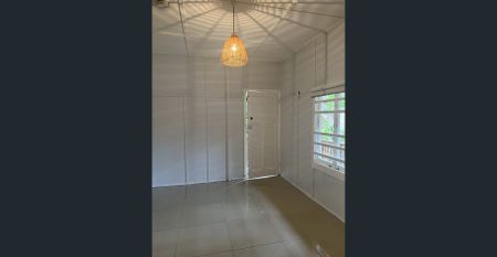 One Bedroom Unit walking distance to the City! - Photo 2