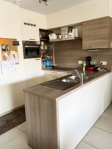 Praktisch appartement met 2 slaapkamers en garage te huur in Tiegem - Photo 3