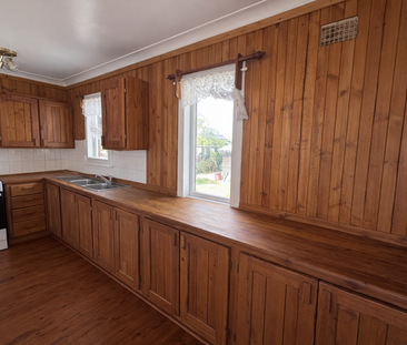 Close to schools and shops - Photo 2