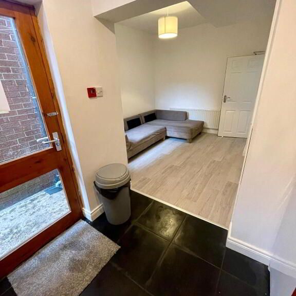 Donegall Road, Room 4, & ROOM 1. All Bills Included, Belfast, BT12 5NA - Photo 1