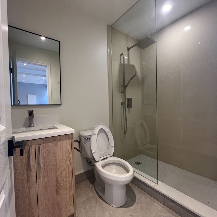 For Lease - 2386 Lake Shore Boulevard Unit# 202, Toronto, Ontario - Photo 1