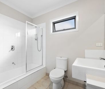 19 Balanada Close, Alfredton, Vic 3350 - Photo 3