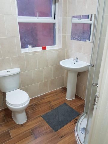 4 bedroom townhouse to rent - Photo 5