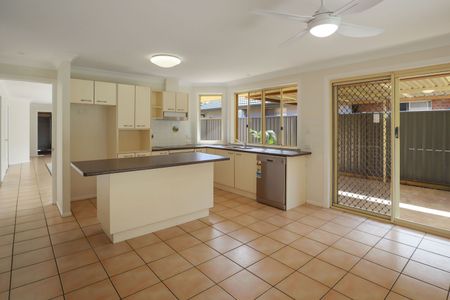 Spacious Family Home - Photo 2