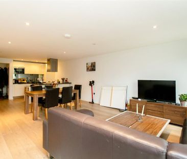 2 bedroom flat to rent - Photo 2