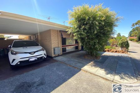 RENOVATED DELIGHT IN PRIME LOCATION - Photo 5