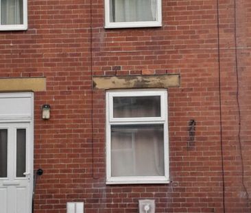 DAW GREEN AVENUE, CRIGGLESTON, WAKEFIELD, WF4 3HQ - Photo 1